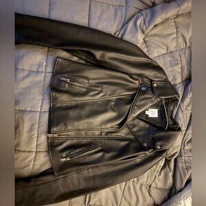Gap Faux Leather Women's Jacket 

Material: faux leather